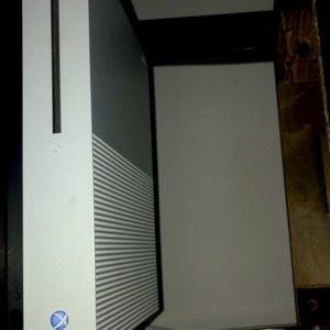 Xbox one s 1tb with nothing wrong with it (No controller)